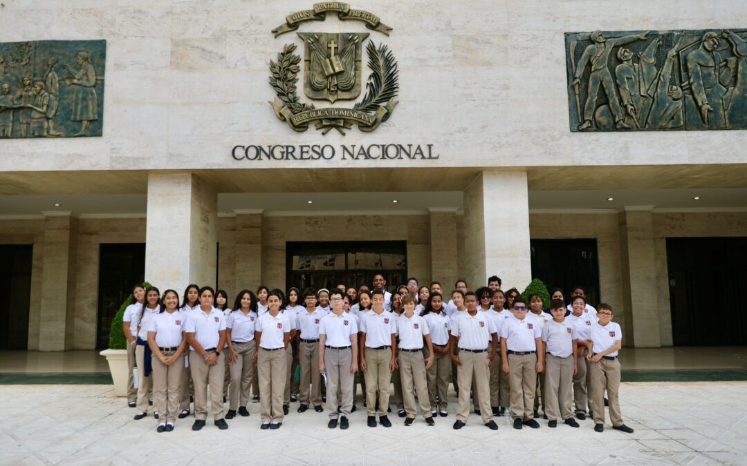 Estudiantes Colegio Calasanz del D. N. visitan Senado