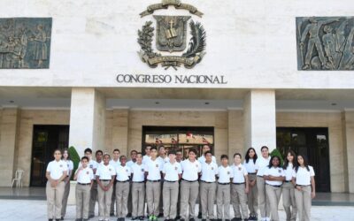 Estudiantes de primaria del Colegio Calasanz visita y conocen el Senado