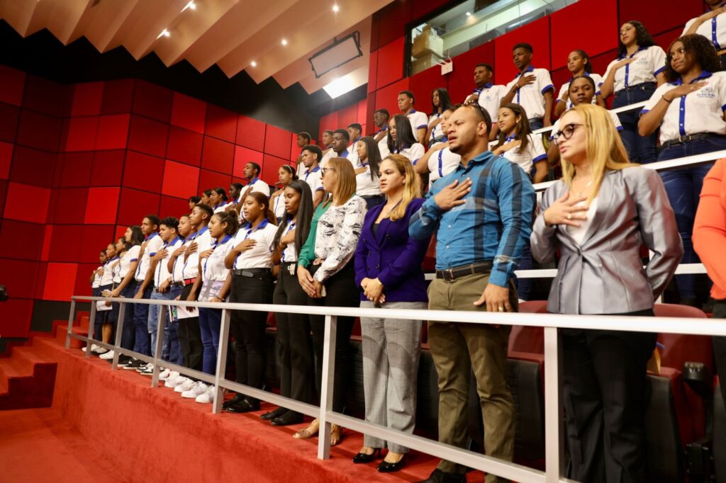 Estudiantes de María Trinidad Sánchez visitan Senado 2 IMG 20240219 WA0065