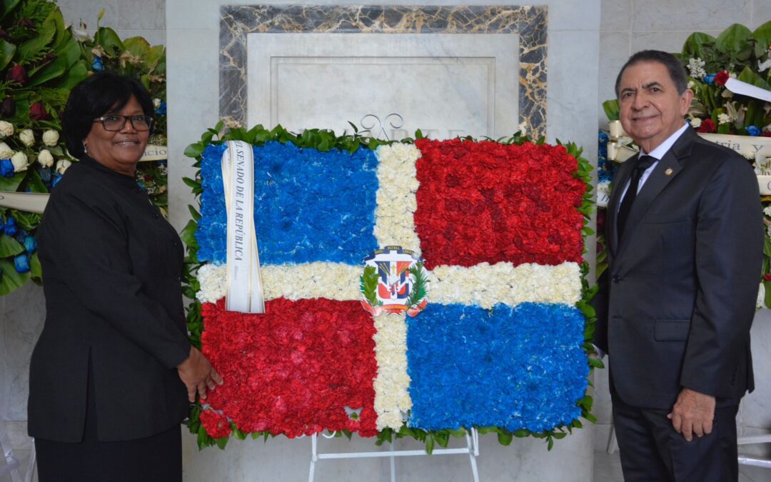 Senado deposita ofrenda floral en honor a los Padres de la Patria