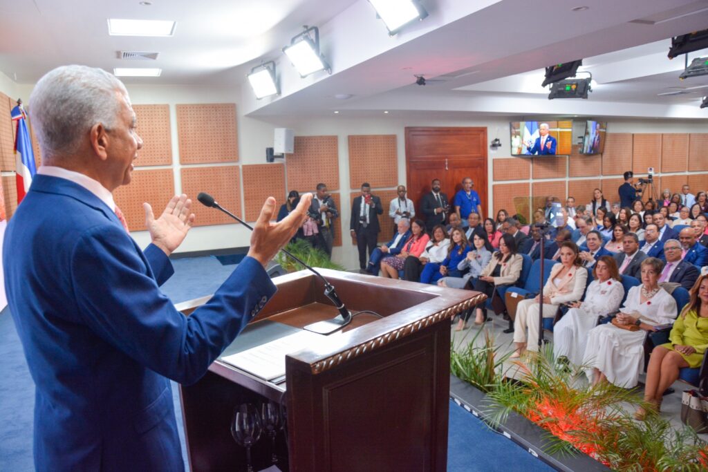 Senado reconoce a 32 mujeres del DN y demás provincias por sus valiosos aportes en diferentes áreas 1 IMG 20240309 WA0007 1