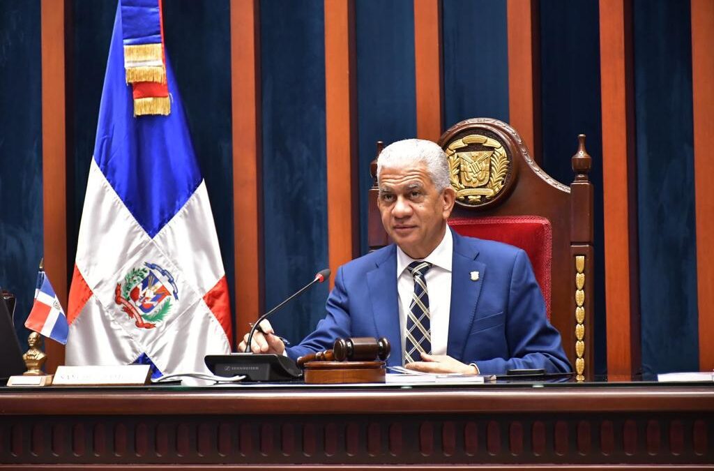 Ricardo de los Santos y comisión de senadores viajan a Washington para la reunión de ParlAméricas-OEA