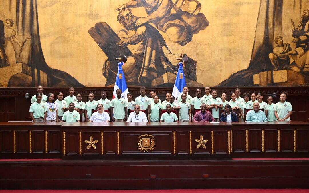 Estudiantes Villa Altagracia visitan el Senado