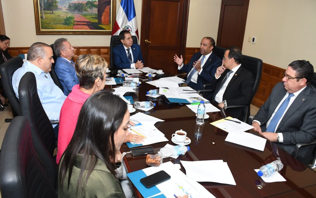Comisión Hacienda del Senado escucha al administrador Banreservas sobre modificaciones a Ley que regula esa entidad financiera