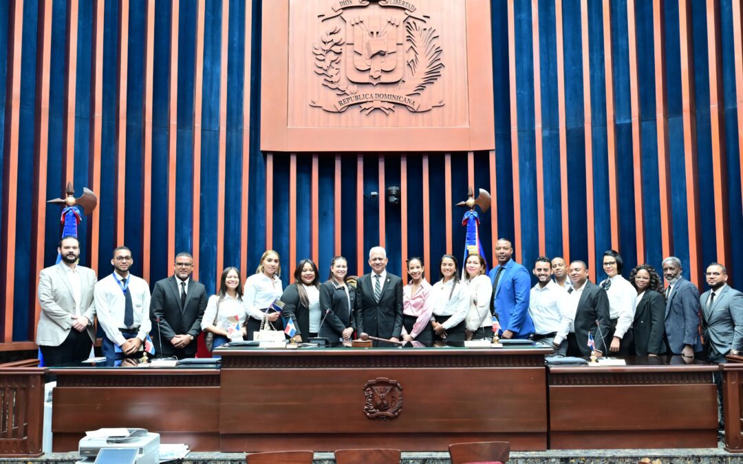 Estudiantes de Universidad INCE visitan y conocen instalaciones del Senado de la República