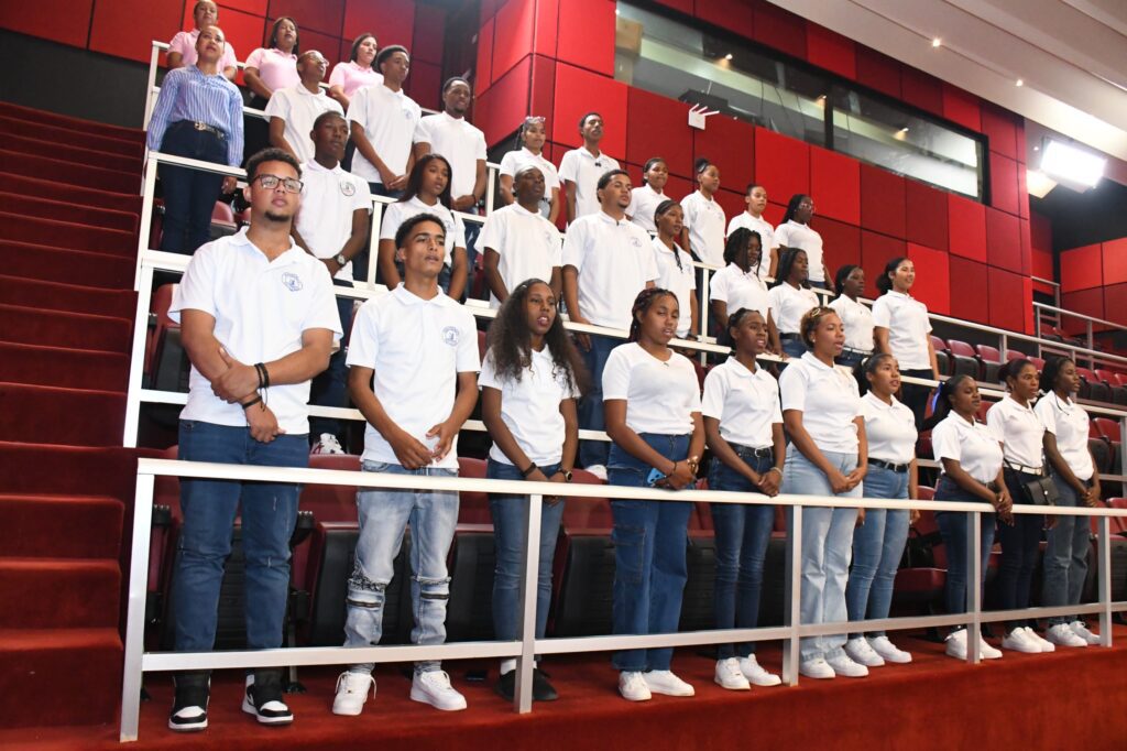 Senado de la República recibe estudiantes de secundaria del politécnico Juan Emilio Bosch, de El Seibo 2 IMG 20240405 WA0025