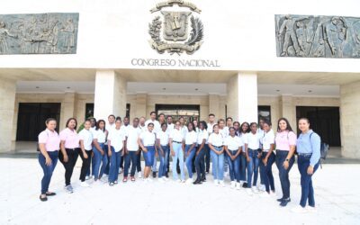 Senado de la República recibe estudiantes de secundaria del politécnico Juan Emilio Bosch, de El Seibo