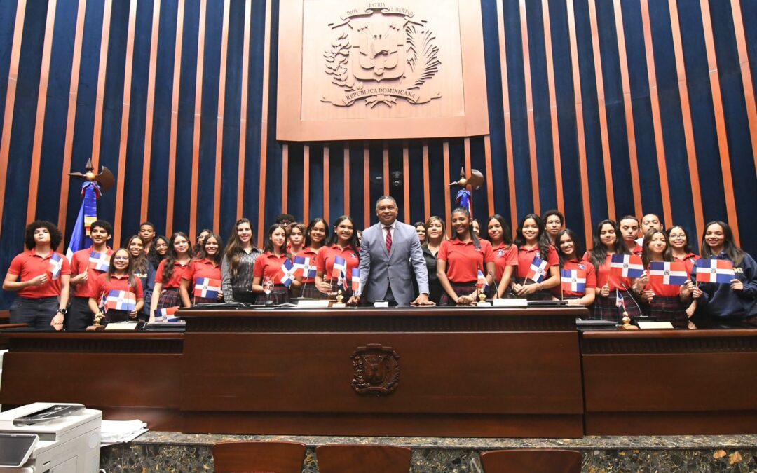 Estudiantes Colegio Notre Dame visitan el Senado