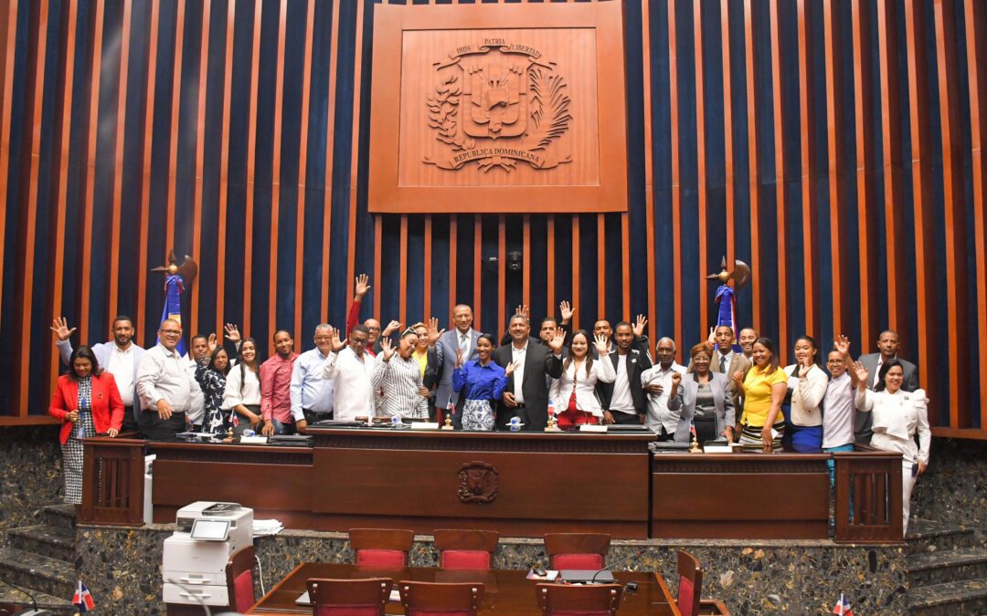 Comunicadores provincia El Seibo visitan Senado