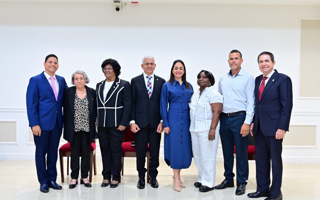 Senado reconoce a personalidades destacadas en el área de la medicina, educación y servicio comunitario