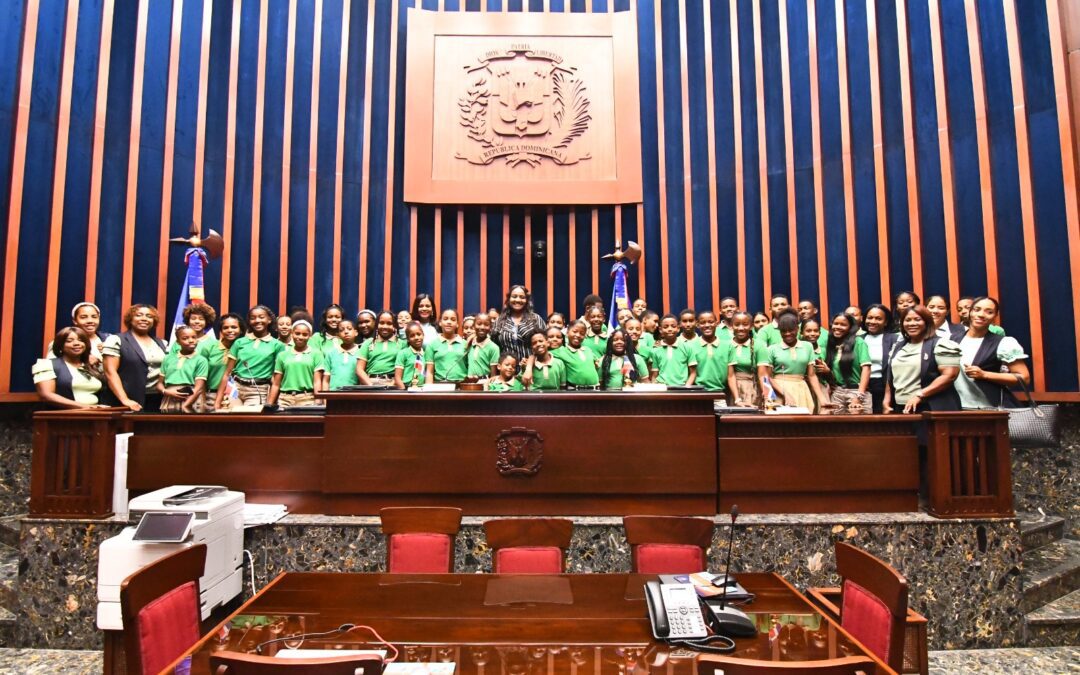 Senado recibe estudiantes de primaria y secundaria de SPM