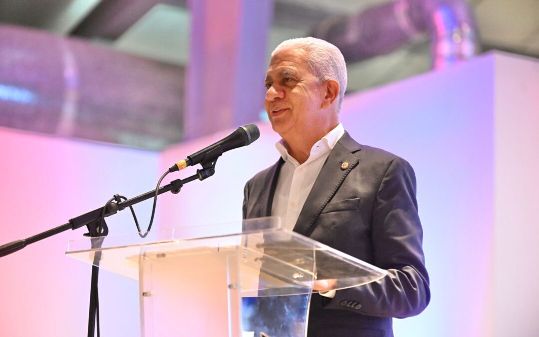 Presidente del Senado se compromete a continuar impulsando leyes de educación óptima para niños y jóvenes