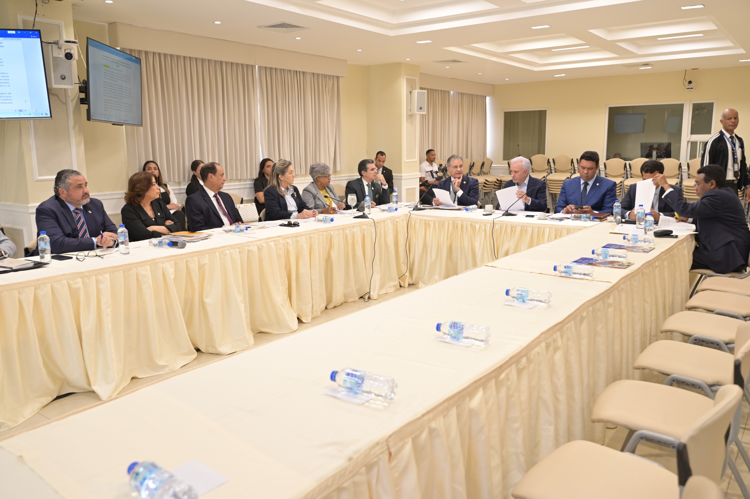 Comisión de Justicia escucha miembros del TSE y JCE sobre proyecto modifica Ley Orgánica del Tribunal Superior Electoral 3 IMG 20240918 WA0038