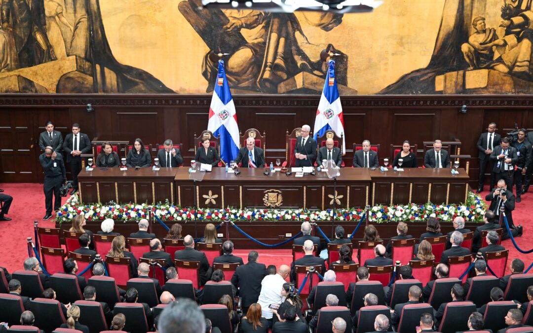 Presidente del Senado reafirma compromiso de legislar con transparencia, responsabilidad y visión a favor del país