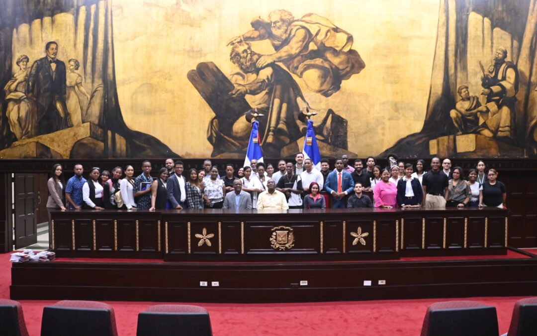 Estudiantes de la Universidad Autónoma de Santo Domingo UASD visitan el Senado de la República