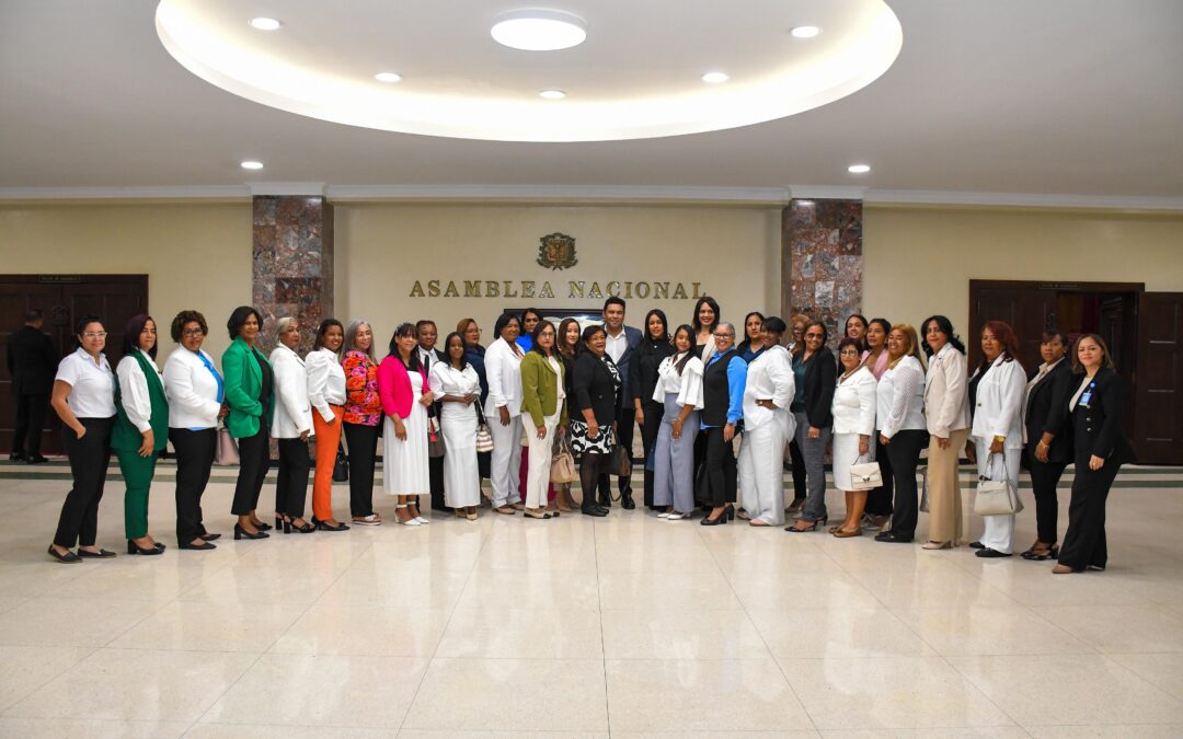 Senado recibe  visita de mujeres emprendedoras de la provincia La Altagracia