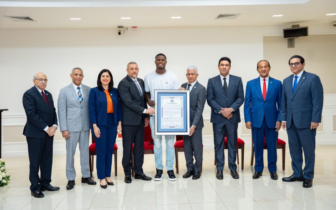 Senado reconoce al boxeador Cristian Pinales, medallista de bronce Juegos Olímpicos de París 2024