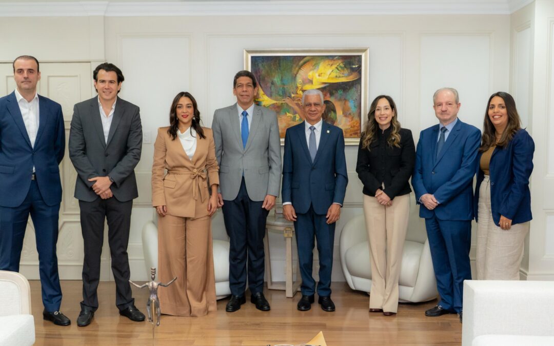 Presidente del Senado, Ricardo de los Santos, recibe delegación de ADOEXPO