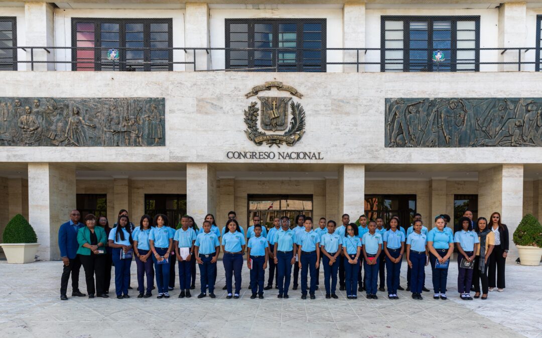 Historial de Noticias 13 Senado de la República recibe estudiantes del Centro Educativo Cristo Rey