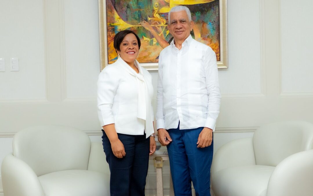 Presidente del Senado recibe visita de cortesía de Alba Nely Familia, directora de CDN
