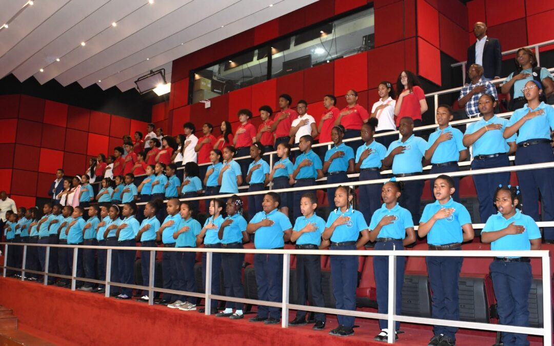 Historial de Noticias 5 Senado recibe estudiantes del Centro de Enseñanza Sadery de la provincia Santo Domingo