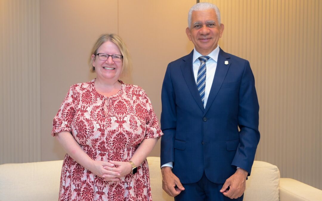 Historial de Noticias 2 Presidente del Senado, Ricardo de los Santos recibe visita de la embajadora británica, Carol Van Der Walt