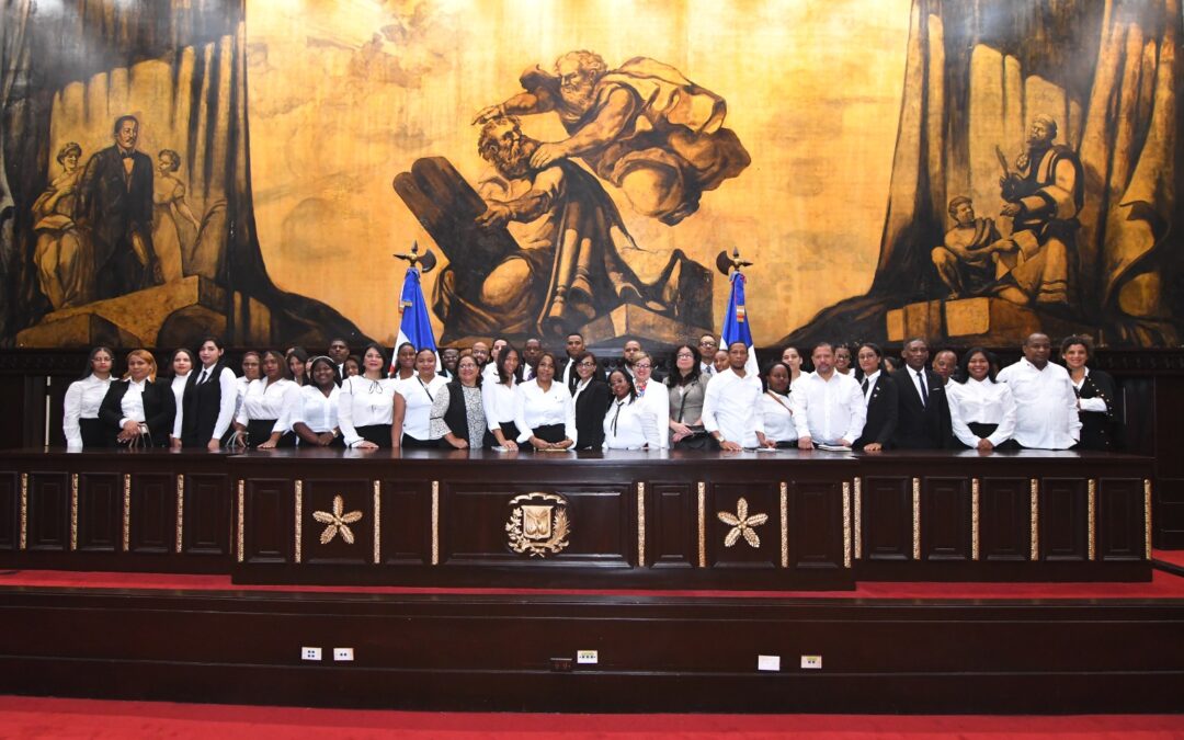 Historial de Noticias 3 Estudiantes de Ciencias Jurídicas de la UAPA conocen el Senado de la República