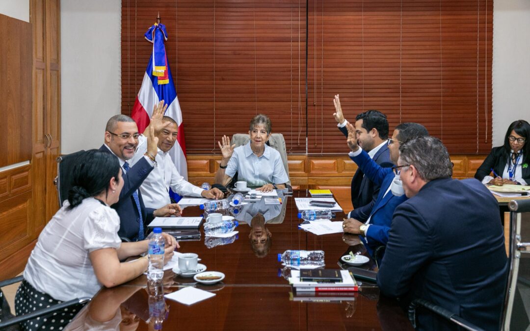 Historial de Noticias 10 Comisión de Turismo favorece designar con el nombre de “Boulevard Frank Rainieri” al Boulevard Turístico del Este