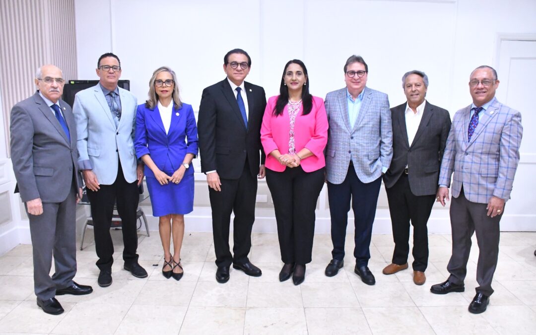 Comisión del Senado escucha opinión de sociedades médicas sobre Proyecto Ley de Vacunas de RD
