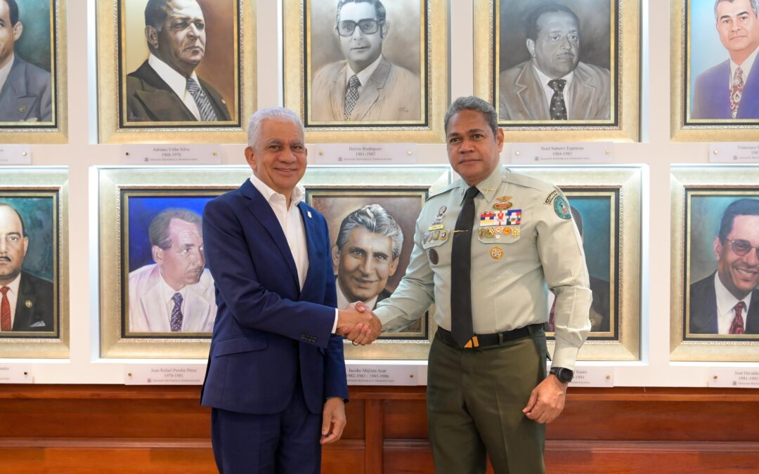 Presidente del Senado, Ricardo de los Santos, recibe visita del director del Servicio Nacional de Protección Ambiental (SENPA)