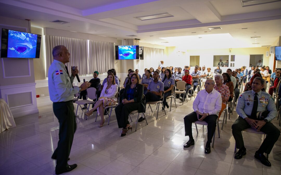 Senado imparte Charlas sobre  el  Medio Ambiente  a sus colaboradores