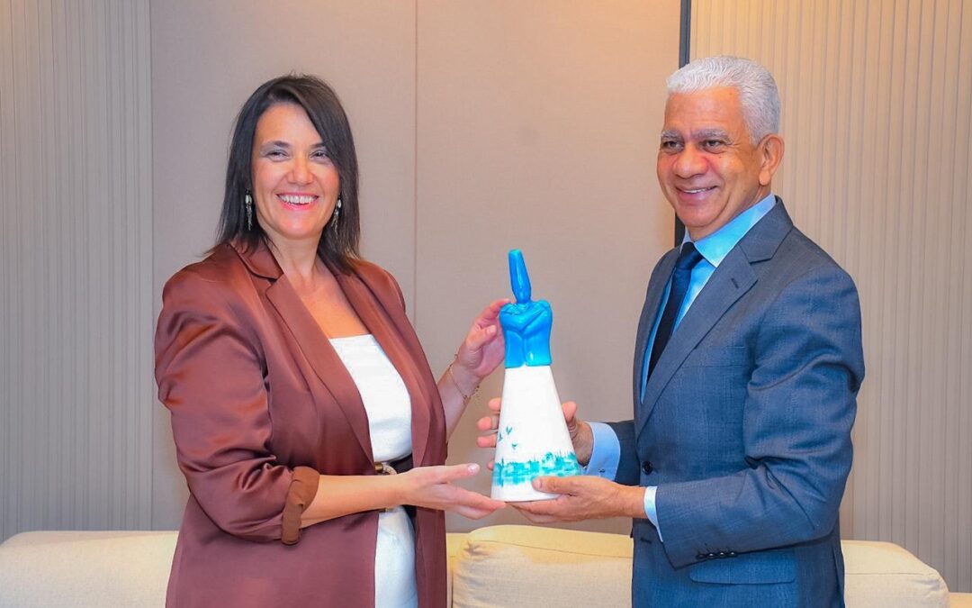 Presidente del Senado, Ricardo de los Santos, recibe visita de cortesía embajadora de Turquía