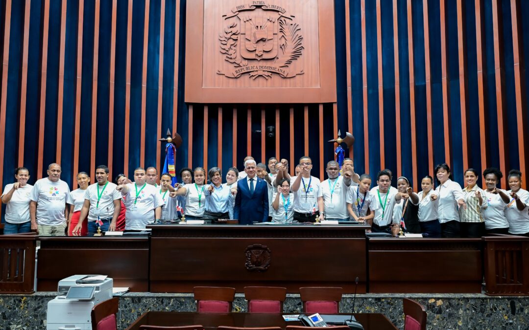 Senado recibe visita de la Fundación Manos Unidas por el Autismo