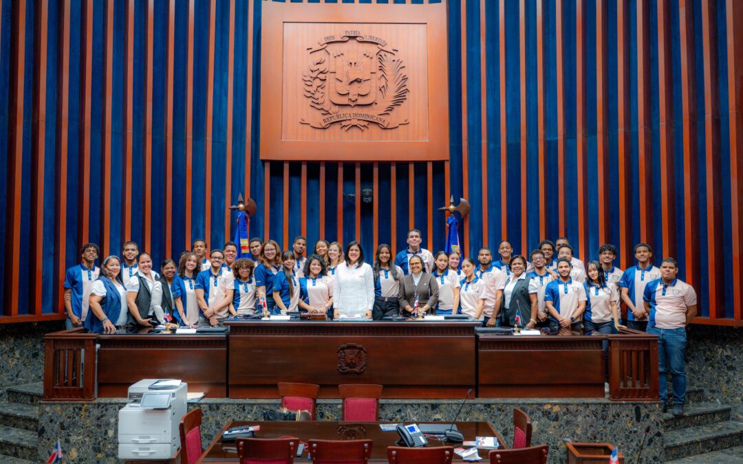 Estudiantes del Colegio Nuestra Señora del Sagrado Corazón visitan el Senado de la República