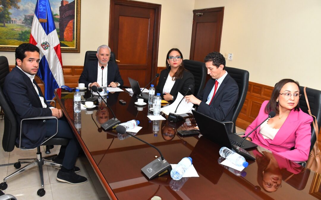 Comisión de Justicia del Senado trata con sector financiero proyecto de ley que regula el embargo retentivo en la República Dominicana