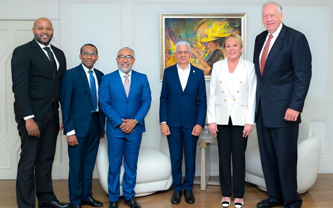 Presidente del Senado, Ricardo de los Santos, recibe delegación de Capitol Ministries