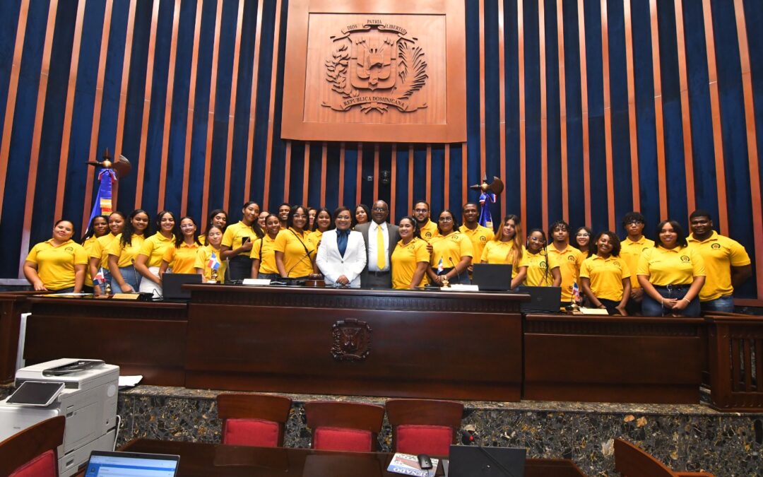 Historial de Noticias 9 Senado recibe a estudiantes de medicina de la Universidad Central del Este (UCE)