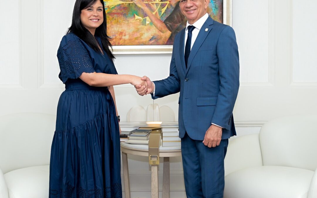 Presidente del Senado recibe a Gisselle Valera, directora ejecutiva de Asuntos Gubernamentales de Barrick Gold