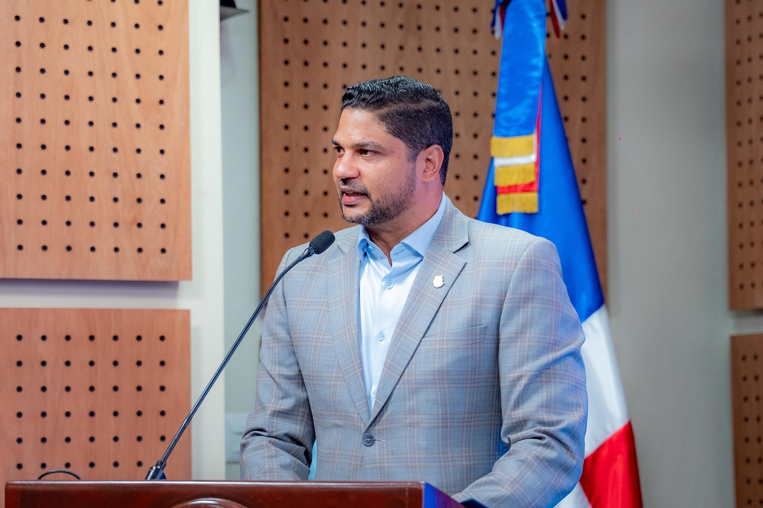 Cámara Alta imparte la charla “Aventura Financiera” a los hijos de sus colaboradores 1 Imagen de WhatsApp 2025 07 08 a las 09.38.23 e61ca2ee scaled