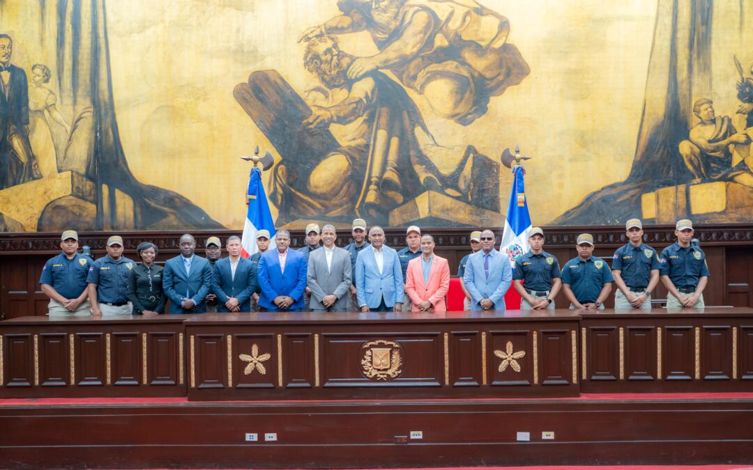 Senado recibe a oficiales de la Dirección Central de Investigaciones Criminales de la Policía Nacional (DICRIM)