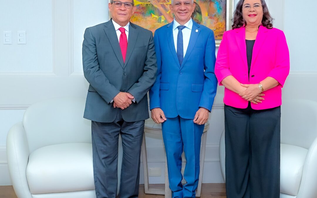 Historial de Noticias 3 Presidente del Senado, Ricardo de los Santos, recibe la visita del director general del INFOTEP, Rafael Santo Badía.
