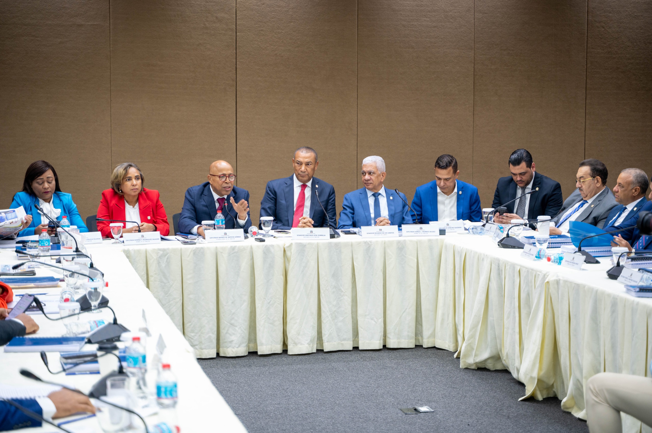 Comisión Bicameral que estudia el Código Penal concluye análisis y anuncia presentará informe favorable en la próxima sesión 1 Imagen de WhatsApp 2025 07 09 a las 10.55.15 cb0cba04