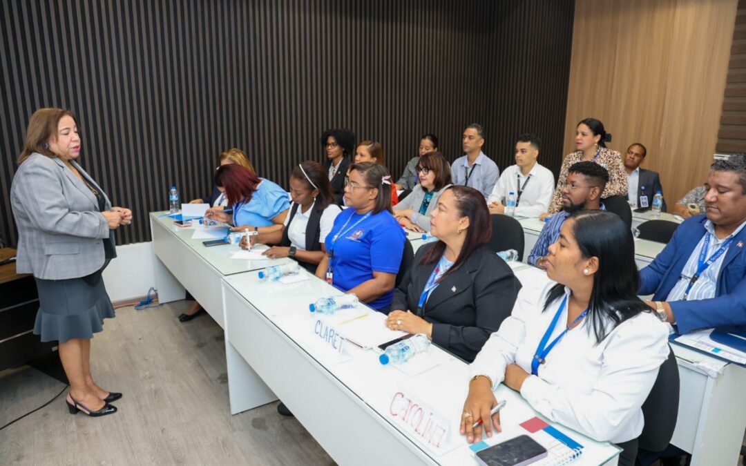 Senado y Banreservas imparten taller de educación financiera a colaboradores del órgano legislativo