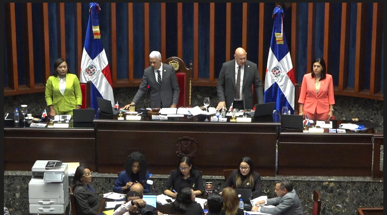 El Senado aprueba a unanimidad, de pie y en primera lectura, el Código Penal de la República Dominicana 1 Imagen de WhatsApp 2025 07 11 a las 10.49.11 41eb6127