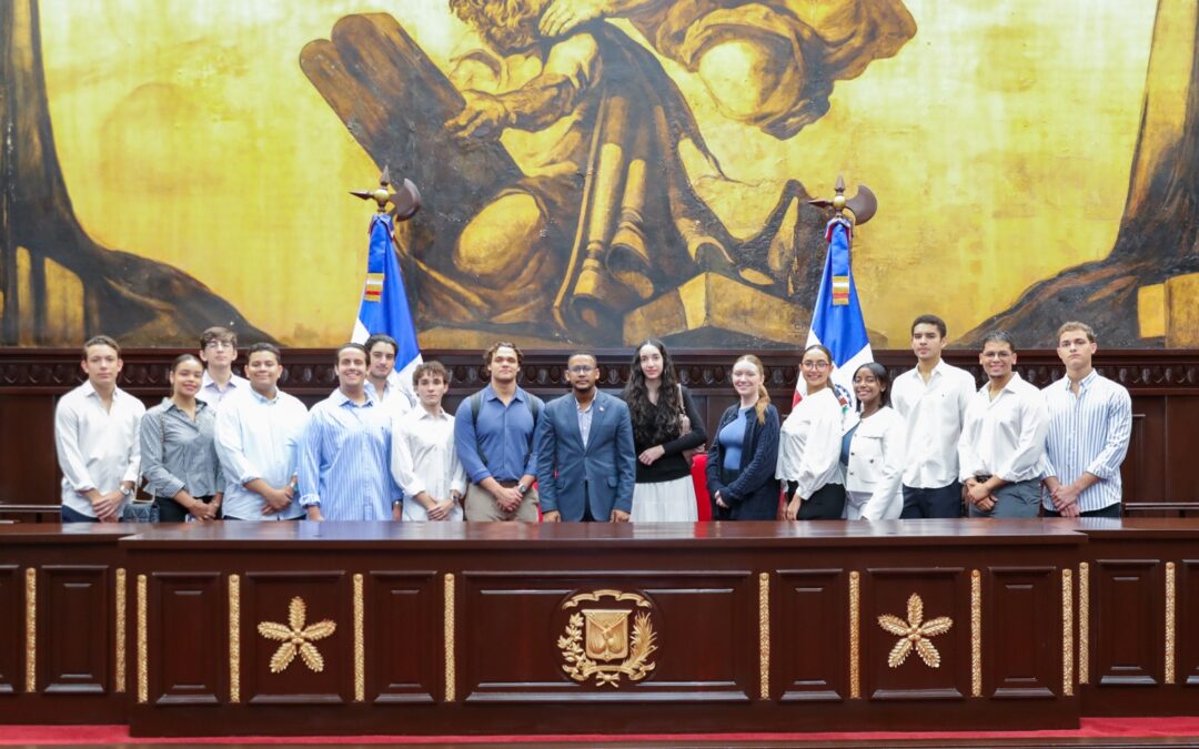 Estudiantes de Barna Management School conocen el Senado de la República, en el marco del programa Visitas Guiadas