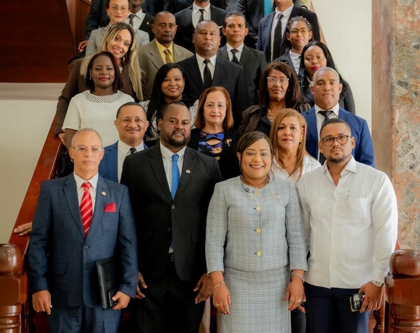 Senado recibe abogados de San Pedro de Macorís