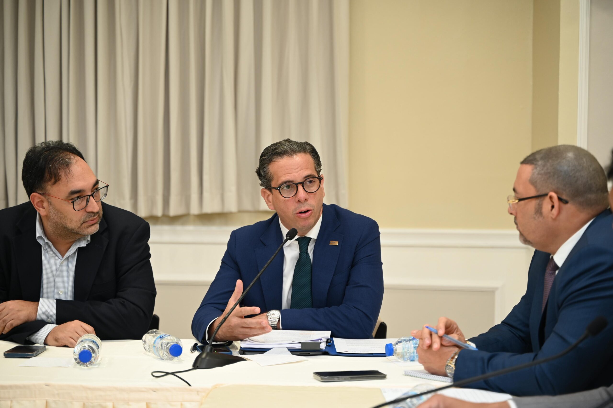 Comisión Especial de Senadores que estudia Código de Trabajo escucha a empleadores y trabajadores 3 WhatsApp Image 2025 08 26 at 8.57.41 PM scaled