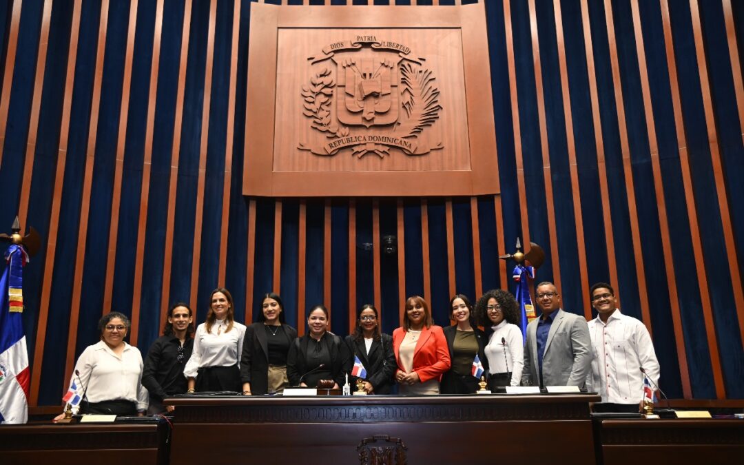 Historial de Noticias 15 Delegación de jóvenes del Diplomado en Reingeniería Humana visitan el Senado de la República