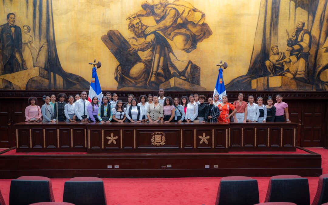 Estudiantes del Instituto para la Juventud Líder y Diplomacia conocen el Senado de la República
