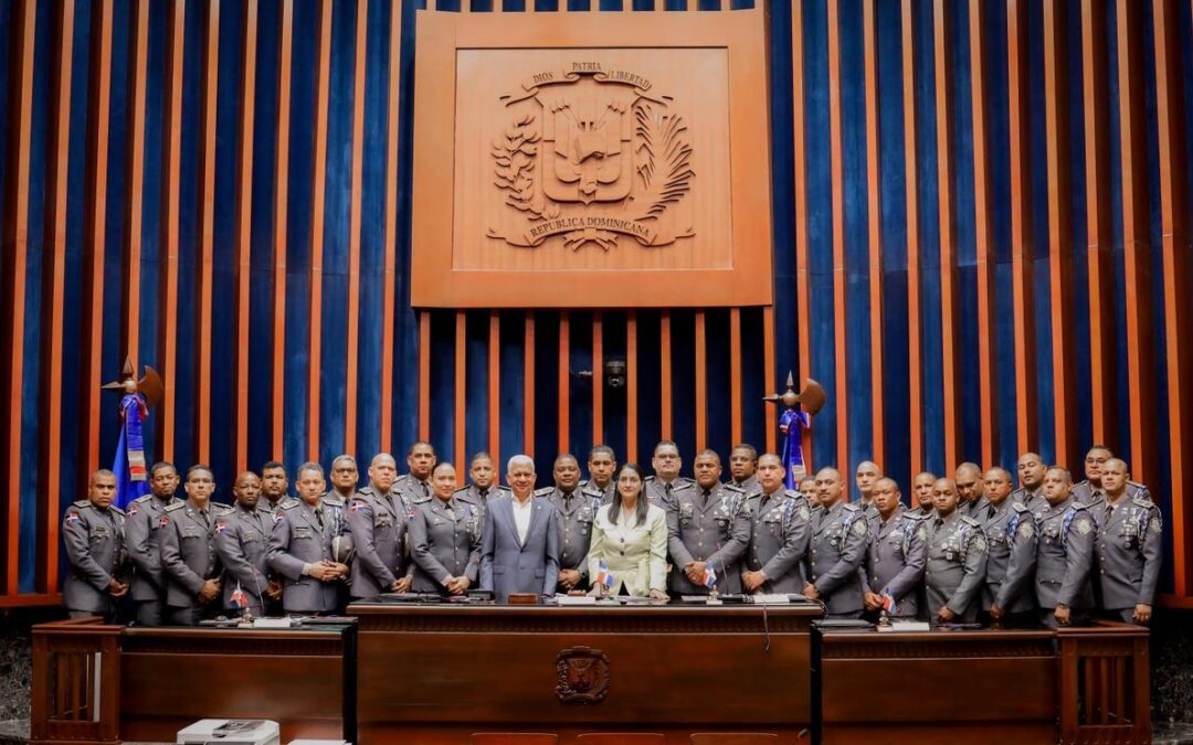 Senado recibe delegación de la Escuela de Altos Estudios Policiales (ESAEP)